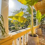 Hostal Barajas House